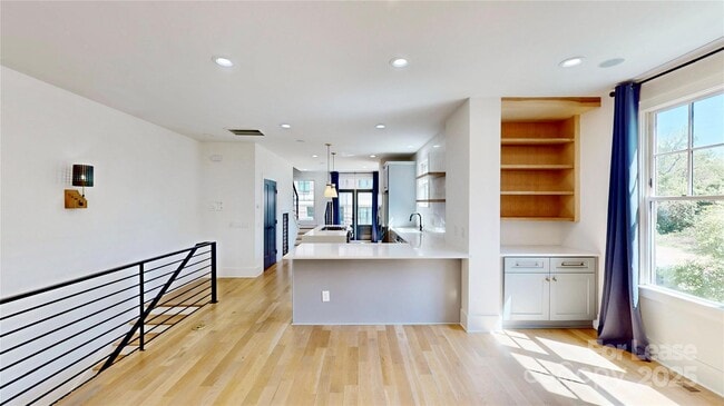 Building Photo - 602 West Blvd