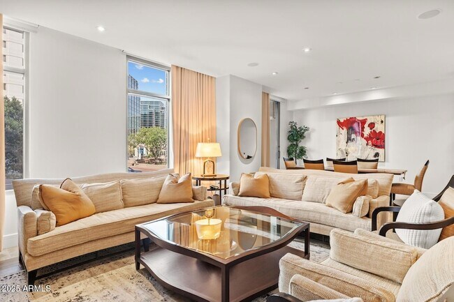 Building Photo - 2402 E Esplanade Ln