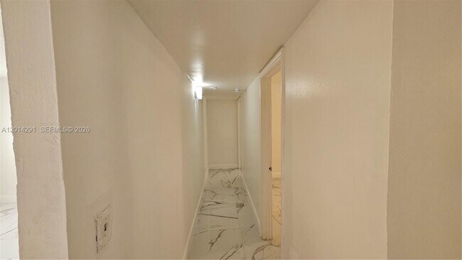 Building Photo - 1524 SW 5th Pl