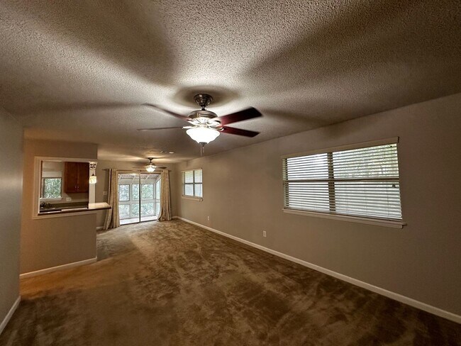Building Photo - 263 N Villas Ct