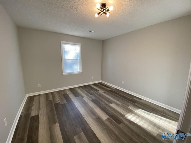 Building Photo - 13918 SW Wyandotte Dr