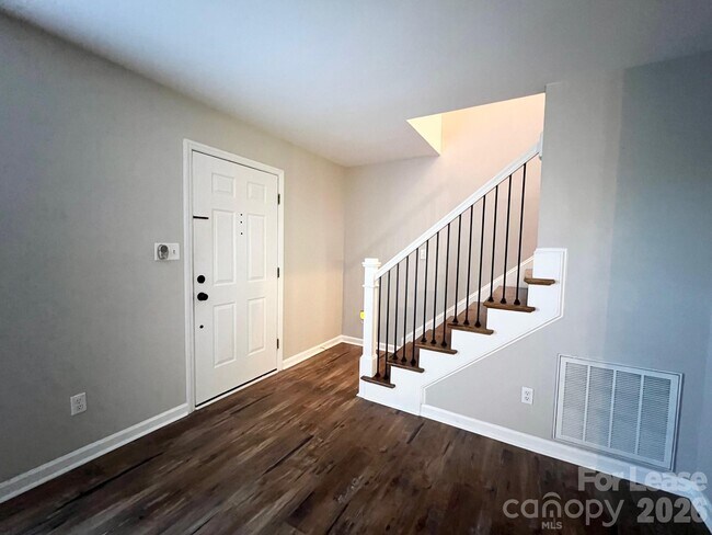 Building Photo - 20921 San Mateo Pl