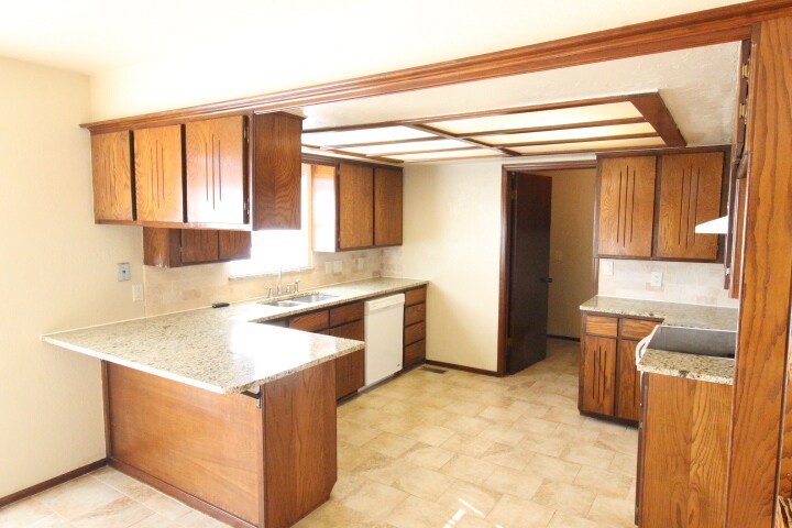 Building Photo - 1136 W Johnathan Way