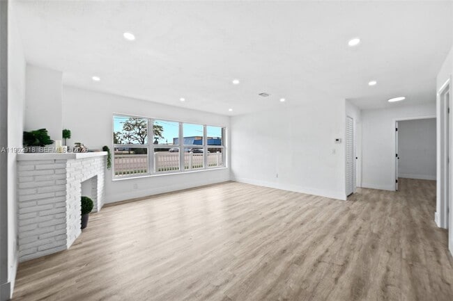 Building Photo - 3317 N Andrews Ave