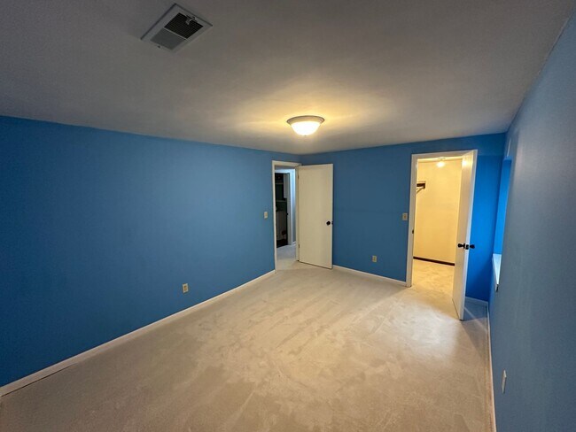 Building Photo - Beautiful 3 Bedroom Home ! Near Mcconnell ...