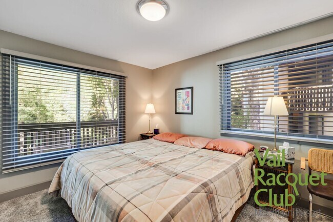 Building Photo - 4660 Racquet Club Dr