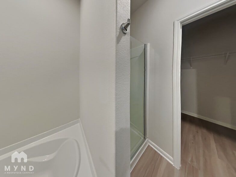 Building Photo - 15607 Plum Brk Dr