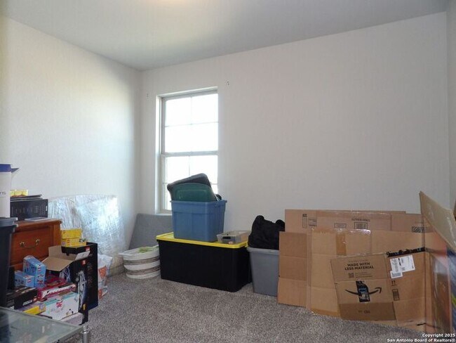 Building Photo - Beautiful and Spacious 4 Bedroom