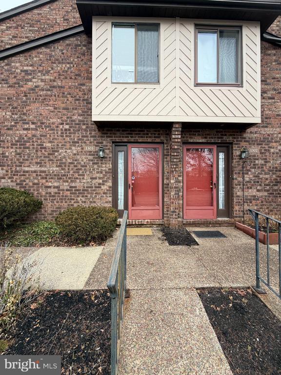 Building Photo - 1303 Mountainview Dr