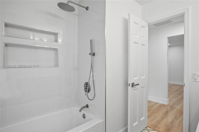 Building Photo - 12090 164th Ct N