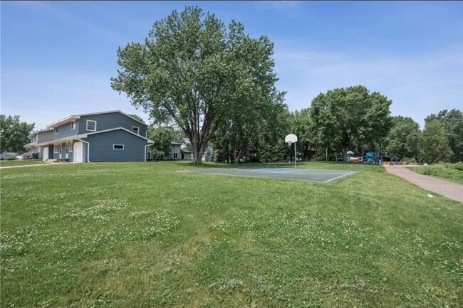 Building Photo - 715 Circle Dr