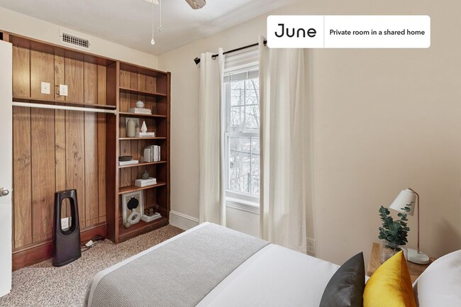 Primary Photo - Private bedroom in 6 bed/2.5 bath Home