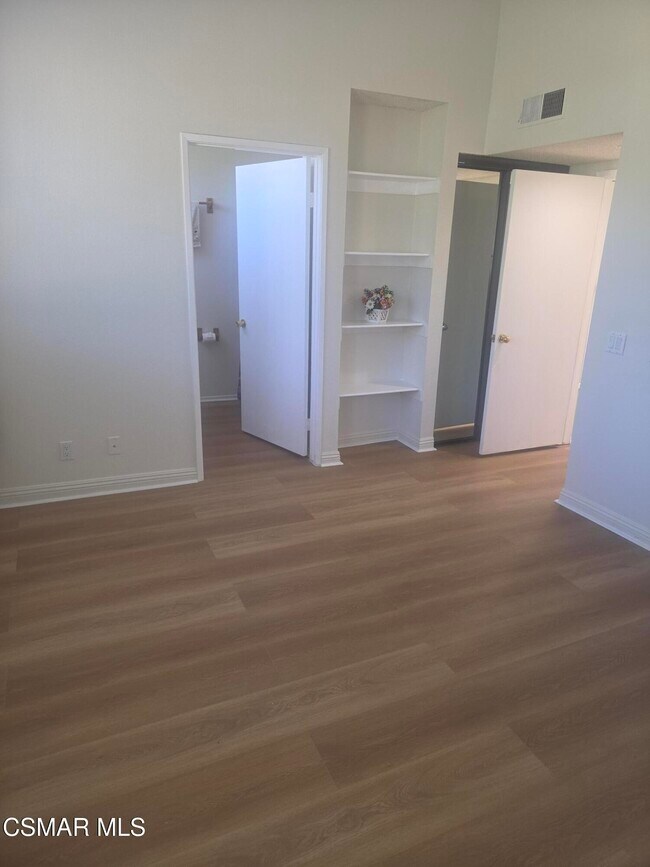 Building Photo - 13901 Olive View Ln