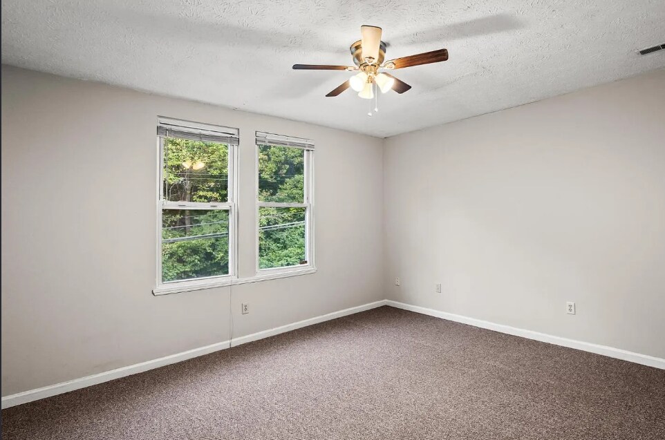 Building Photo - 2226 Ravine St