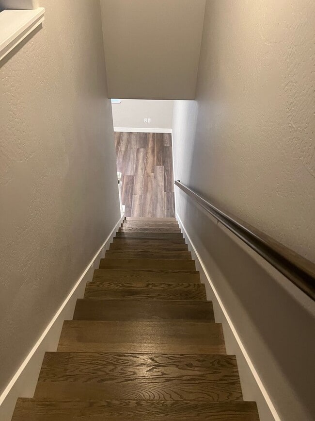 Building Photo - 2 Bedroom 2.5 Bath Townhome in desirable C...