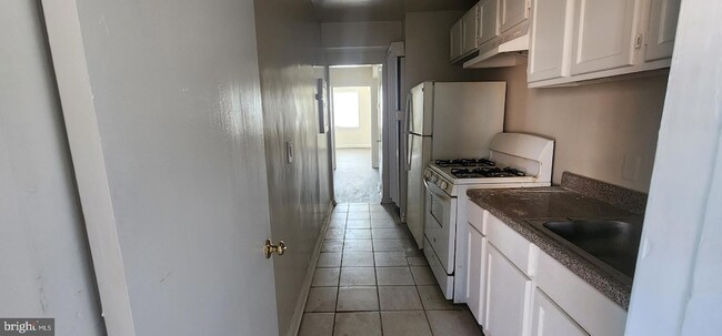 Building Photo - 604 Mellon St SE