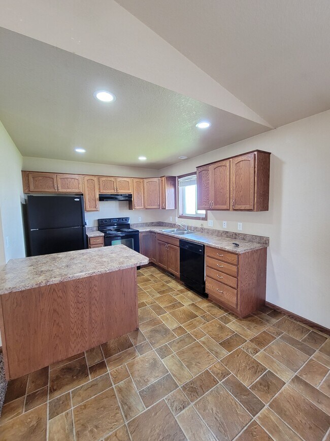 Building Photo - 2224 Bluegill Ave