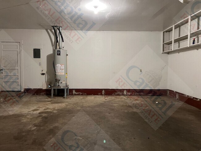 Building Photo - 402 W Curtis Dr