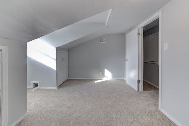 Building Photo - Stunning 4 Bed 3 Bath Home on Quiet Street!