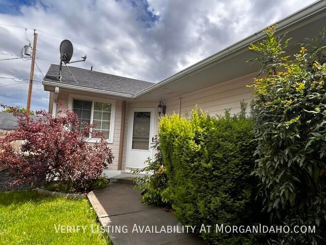 Primary Photo - 1810 S Barlow Ln
