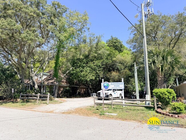 Building Photo - Charming 2BR townhome just steps from beautiful Cinco Bayou in Fort Walton Beach!