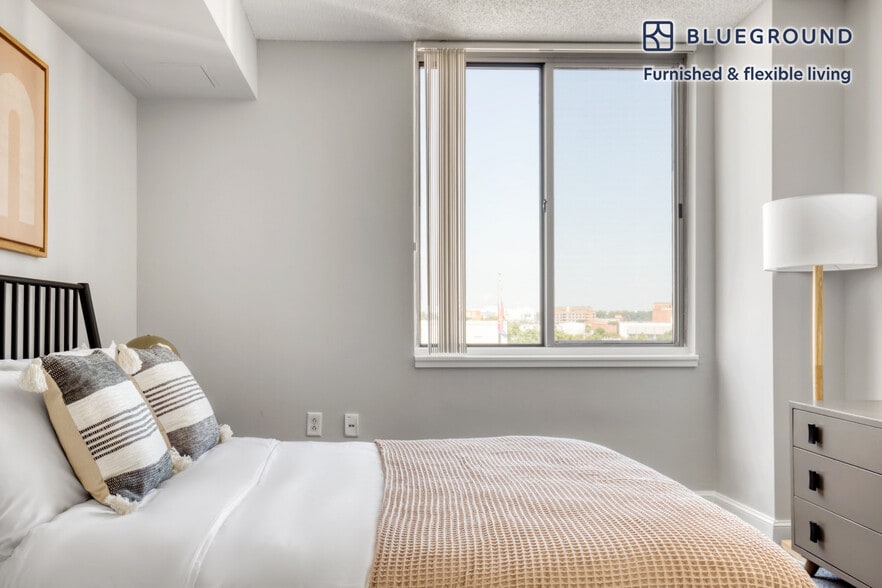 Building Photo - 4835 Cordell Ave