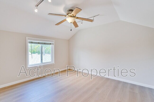 Building Photo - 3806 Century Dr