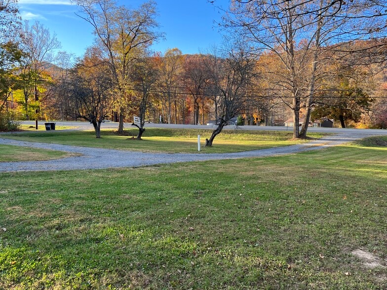 Building Photo - 4020 Bradshaw Rd