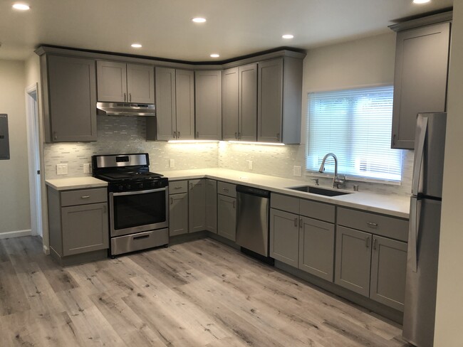 Kitchen - 907 El Camino Real