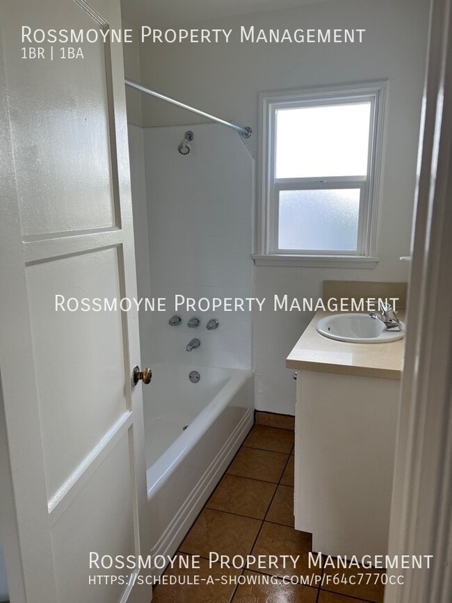 Building Photo - 3022 3/4 Verdugo Rd-