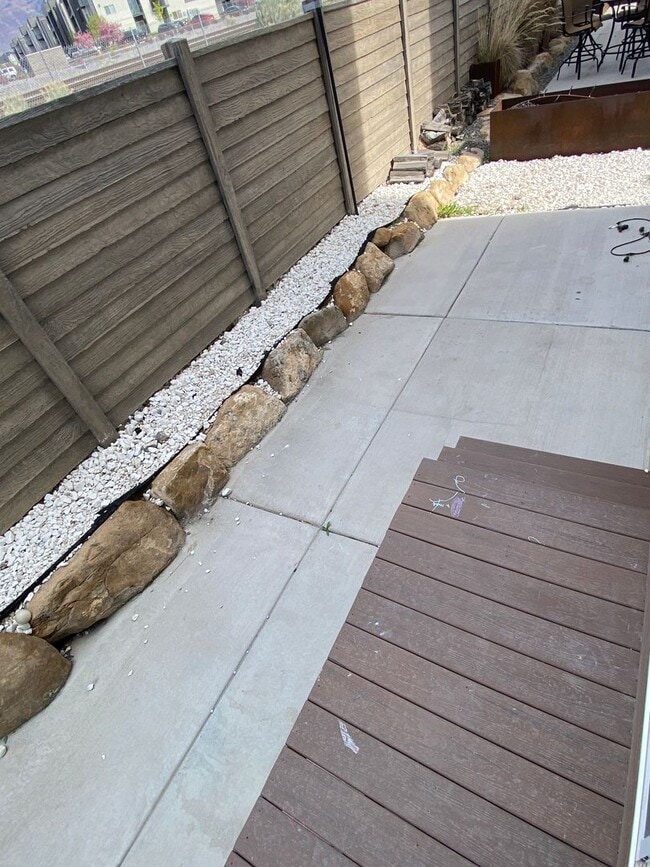 Building Photo - Beautiful House with basement apartment