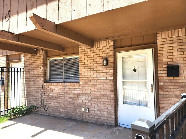 Building Photo - 3 Bed 2.5 Bath Apt NW OKC