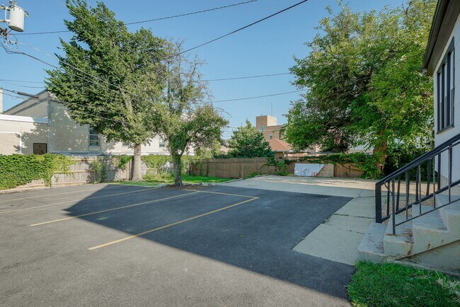 Building Photo - 2 West St