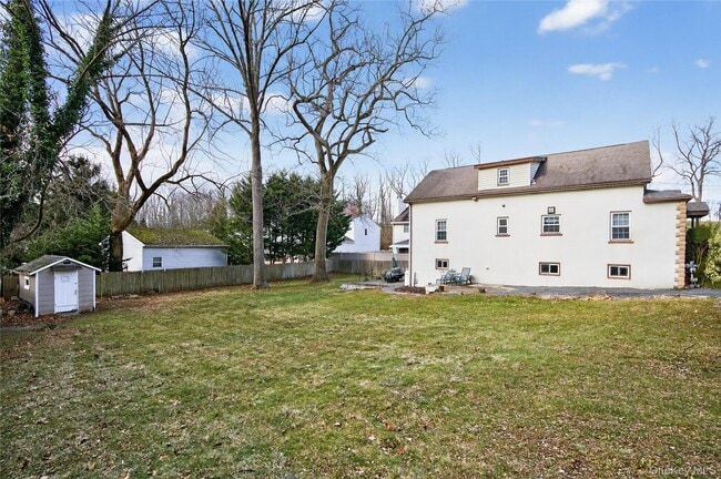 Building Photo - 3 Woodmere Ln