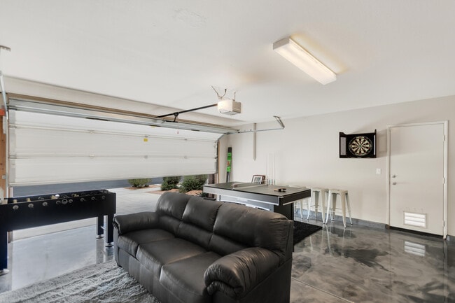 Building Photo - 84131 Azzura Way