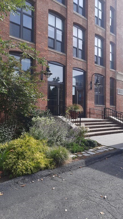 Building Photo - 155 Orleans St