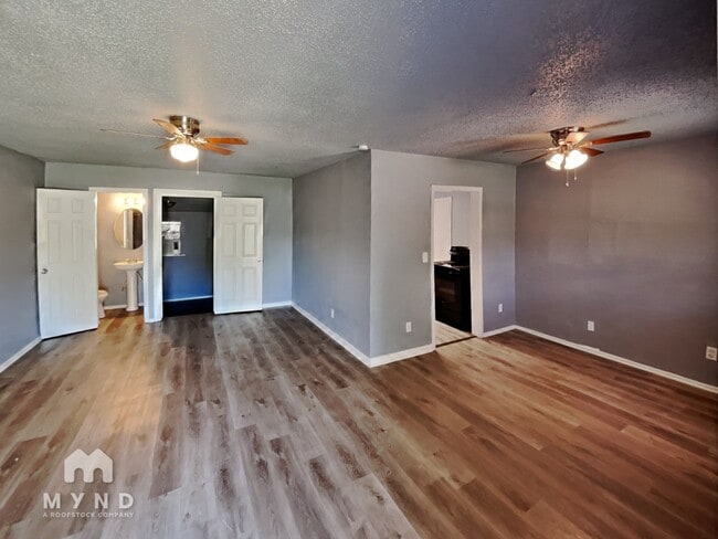 Building Photo - 1805 Trenton Dr