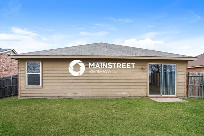 Building Photo - 4 Bedroom Pet-Friendly Home in Sanger, TX with Main Street Renewal