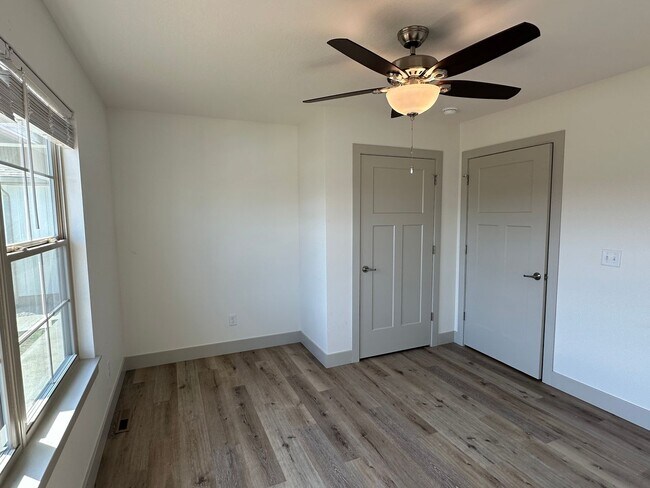 Building Photo - Now LEASING in Summit Pass! Available May 18, 2026!