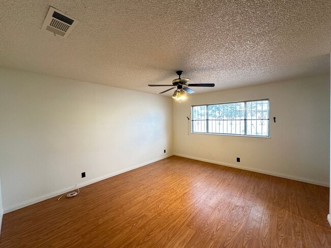 Building Photo - Unique property with NO HOA