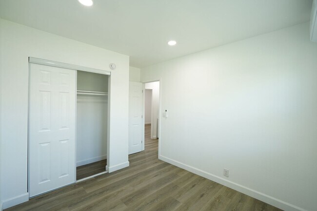 Building Photo - Dracaea Avenue