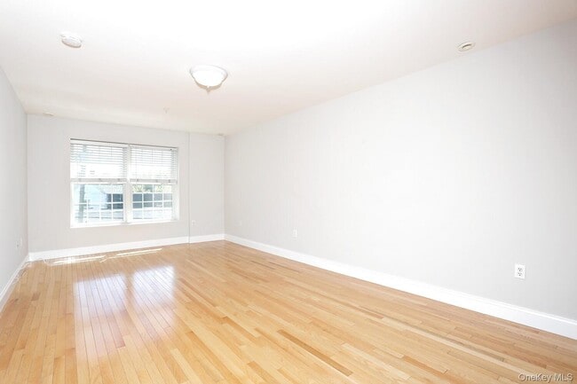 Building Photo - 21 E Central Ave