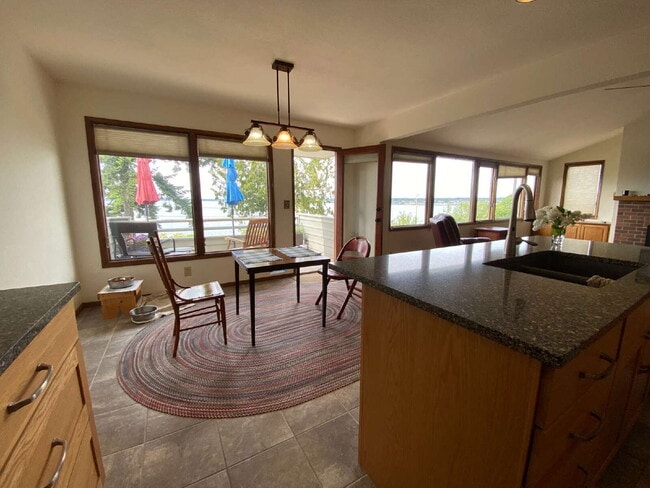 Building Photo - Breathtaking 2-Bed Condo Retreat with Spac...