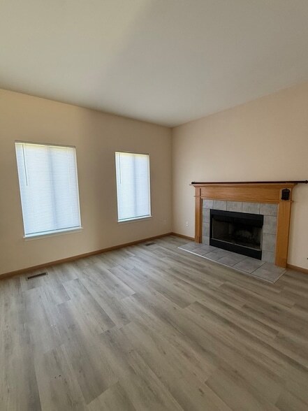 Building Photo - 757 Bayles Dr