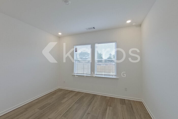 Building Photo - 114 Silver Maple Ln