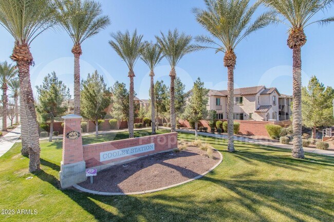 Building Photo - 3939 E Edna Dr