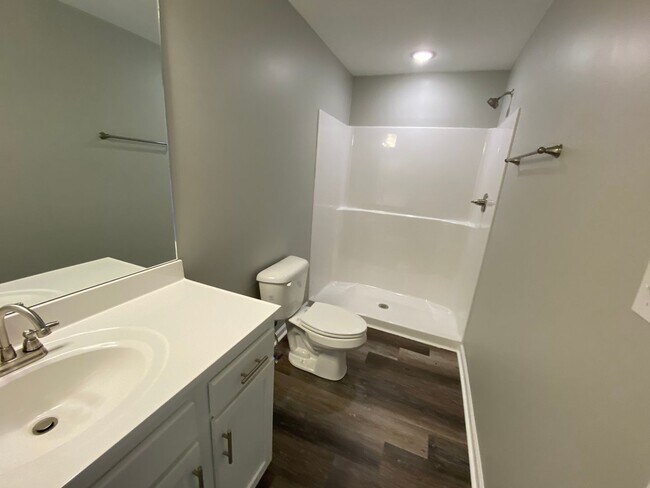 Building Photo - 3 BED 2 BATH SINGLE FAMILY HOME