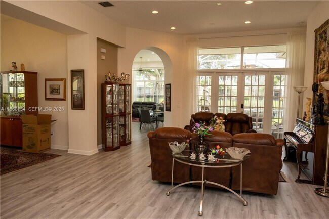 Building Photo - 9350 Via Classico W