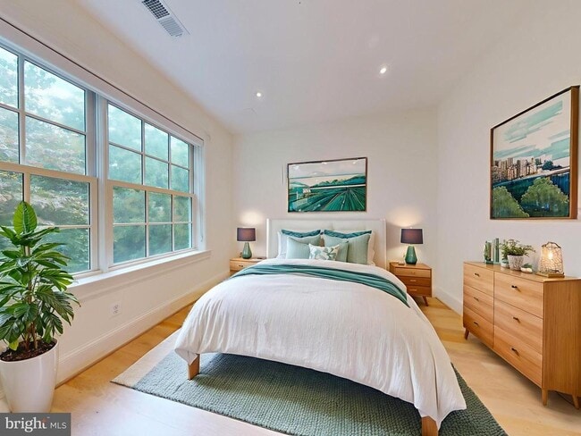 Building Photo - 1808 Riggs Pl NW