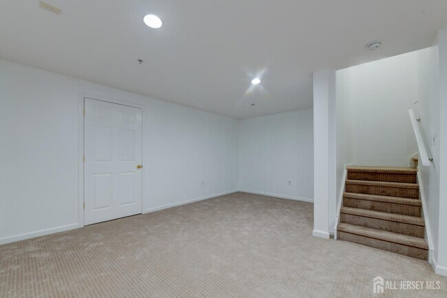 Building Photo - 609 Blossom Cir